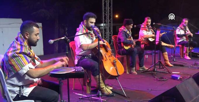 Arslanbek Sultanbekov, Kütahya’da Hayme Ana Şenlikleri’nde “Dombıra”yı Söyledi
