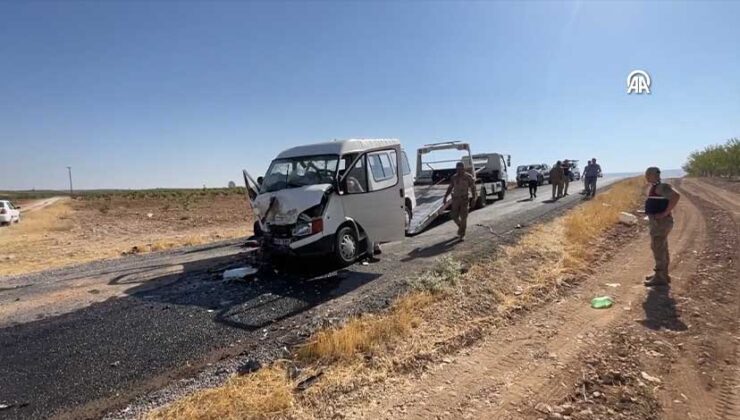 Şanlıurfa Hilvan’da İşçi Minibüsü ile Otomobil Çarpıştı: 10 Yaralı
