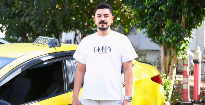 Adana’da Hamile Kadın Takside Doğum Yaptı: Sürücüden Anlamlı Jest