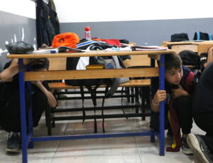 Hatay ve Çevre İllerde Okullarda Eş Zamanlı Tahliye Tatbikatı