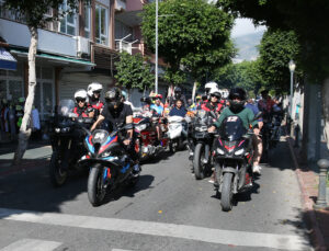 Dünya Şampiyonu Toprak Razgatlıoğlu, Memleketi Alanya’da Coşkuyla Karşılandı