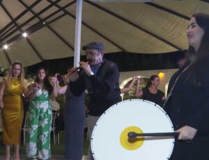 Zurnacı Baba ile Davulcu Kızı Düğünlere Renk Katıyor