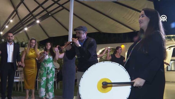 Zurnacı Baba ile Davulcu Kızı Düğünlere Renk Katıyor