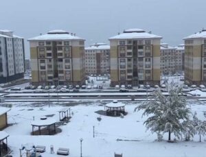 Erzurum Ekim Ortasında Beyaza Büründü: Mevsimin İlk Karı Yağdı