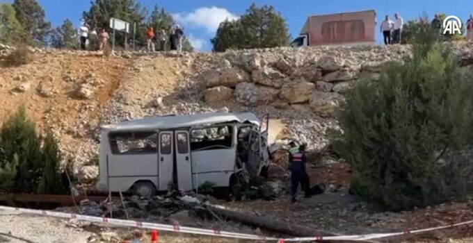 Mersin’de Tarım İşçilerini Taşıyan Minibüs Şarampole Yuvarlandı: 4 Ölü, 14 Yaralı