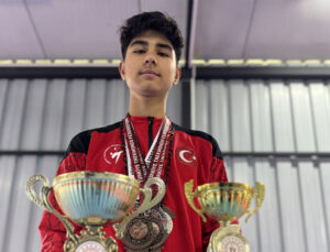 Hataylı Ahmet, Depremde Kaybettiği Babası İçin Tatamide Tarih Yazıyor