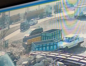 Diyarbakır’da tır, taksi ve hafif ticari araç çarpıştı: 2 ölü, 3 yaralı