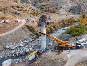 Diyarbakır’da Viyadük İnşaatında İskele Çöktü: 4 İşçi Öldü, 1 Yaralı