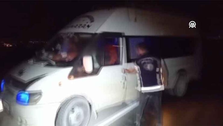 Hatay’da 10 Düzensiz Göçmen Yakalandı: Sürücü Tutuklandı