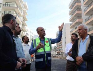 Antakya Belediye Başkanı Yapar, deprem konutlarında incelemelerde bulundu