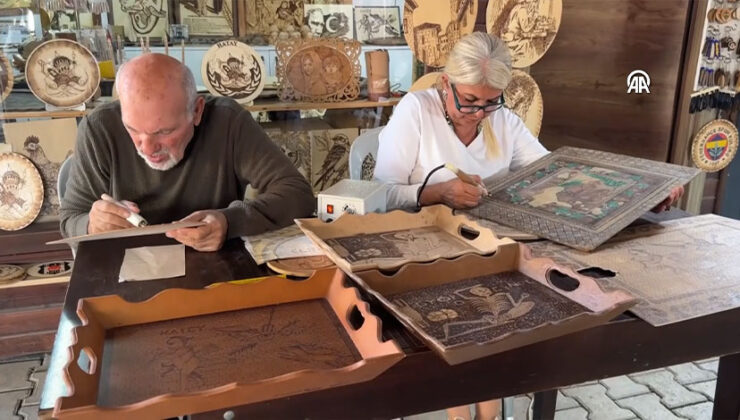 Hatay’da Zanaatkar Çift, Ünlü Mozaikleri Ahşaba Yakma Tekniğiyle Yaşatıyor
