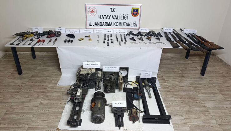 Payas’ta Eve Operasyon: 8 Tabanca ve 4 Av Tüfeği Ele Geçirildi