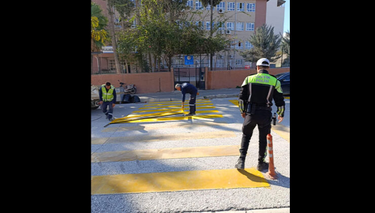 Samandağ’da Yıpranan Yaya Geçitleri ve Trafik Çizgileri Yenilendi