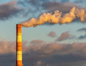 Yetersiz iklim taahhütleri dünyayı 2,6 derecelik ısınmaya götürüyor