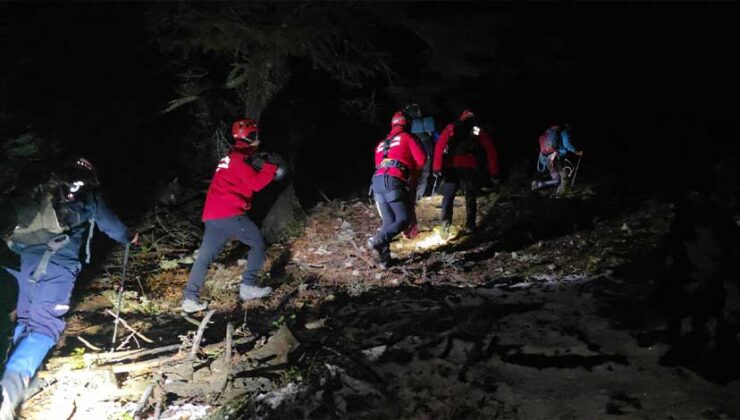 Adana Pozantı’da Dağda Mahsur Kalan 3 Kişi Kurtarıldı