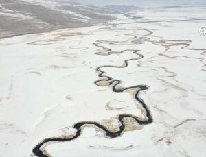 Karla Beyaza Bürünen Göle Ovası’ndaki Menderesler Havadan Görüntülendi