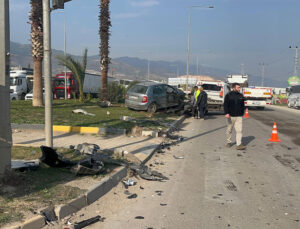 Kırıkhan’da İki Araç Çarpıştı: 5 Kişi Yaralandı