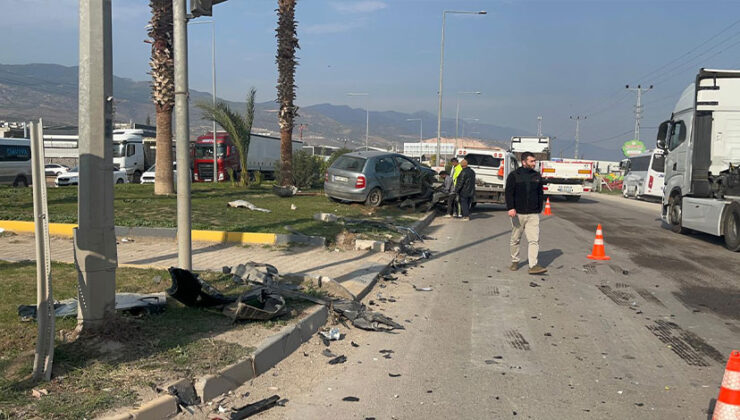 Kırıkhan’da İki Araç Çarpıştı: 5 Kişi Yaralandı