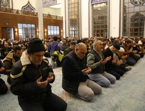 Hatay’da Regaip Kandili dualarla idrak edildi