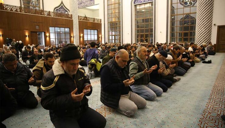 Hatay’da Regaip Kandili dualarla idrak edildi