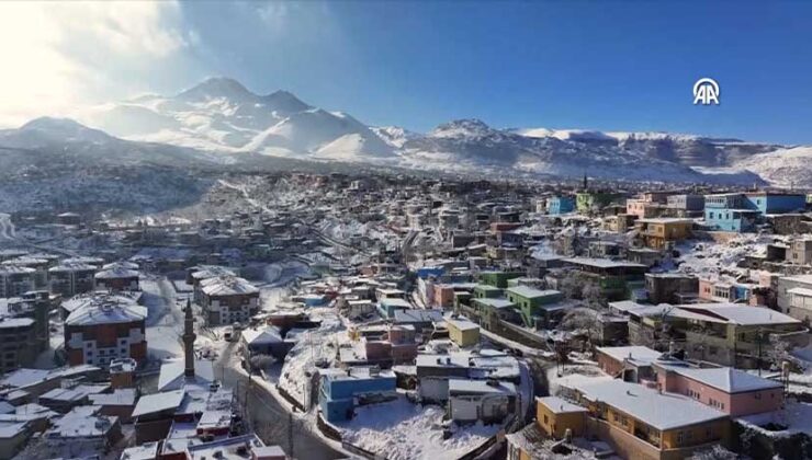 Kayseri’nin “Renkli Evleri” Karla Kartpostallık Görünüme Büründü