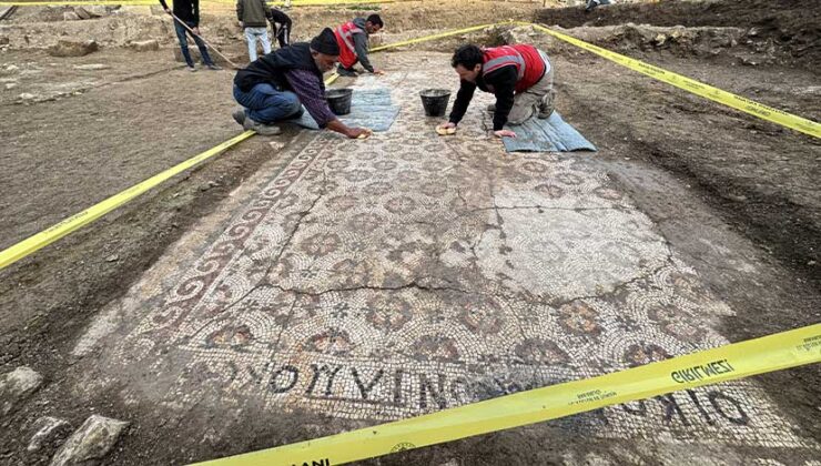 Hatay’da Temel Kazısında Geç Antik Çağ Mozaiği Bulundu