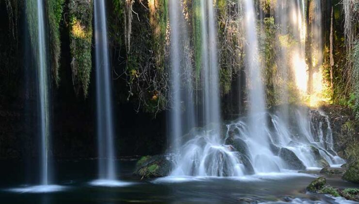 Düden Şelalesi dört mevsim ziyaretçi ağırlıyor