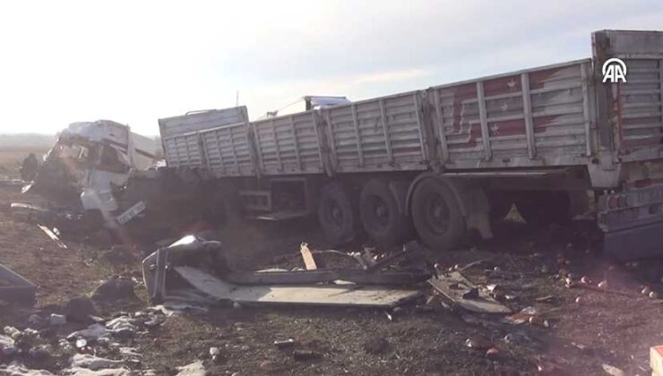 Şırnak’ın Cizre ilçesinde meydana gelen trafik kazasında, 2 kişi yaralandı.