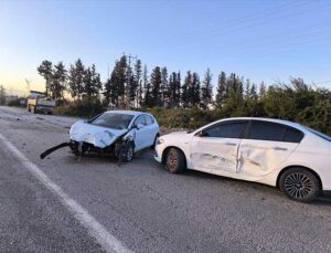 Dörtyol’da 4 aracın karıştığı kazada 2 kişi yaralandı
