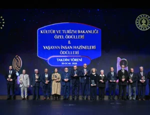 Erdoğan: “Sanat, milli kültür ve kimliğin taşıyıcı kolonudur”