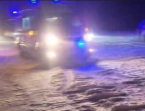 Erzincan–Sivas kara yolunda çığ: Ulaşım kontrollü sağlanıyor