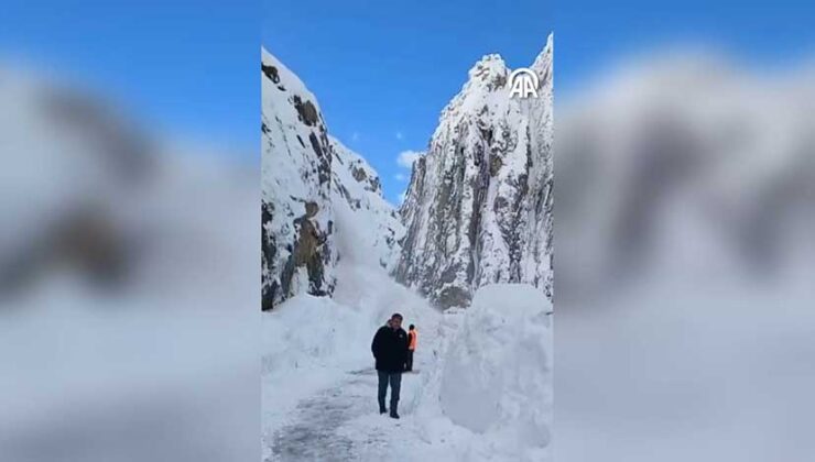 Hakkari’de Çığın Düşme Anı Cep Telefonu Kamerasında