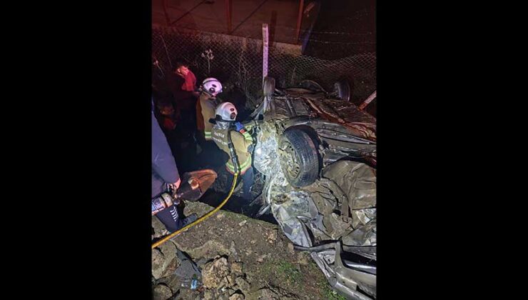 Hatay’da iki otomobil çarpıştı: 2 ölü, 3 yaralı