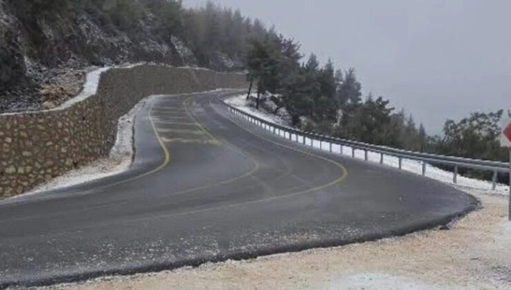 Hatay’da Serinyol–Madenli kara yolu buzlanma nedeniyle kapatıldı