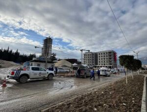 Hatay’da kanalizasyon hattına beton döken firmanın faaliyeti durduruldu