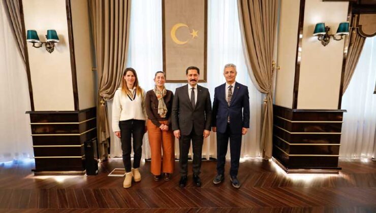 “Yaşayan İnsan Hazinesi” Emel Duman’a Hatay’da plaket