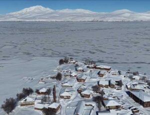 Nazik Gölü buz tuttu: Kış Bitlis’te etkisini artırdı