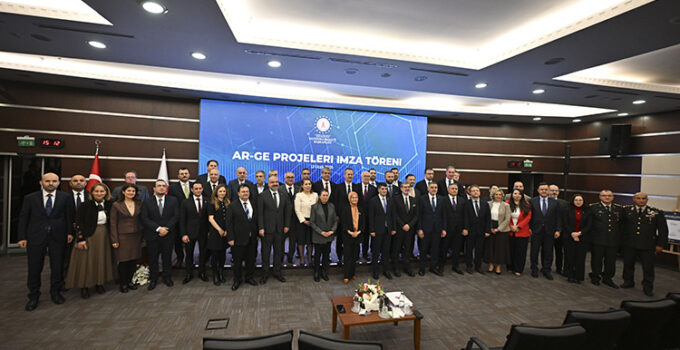 Savunma sanayisinde 14 yeni AR-GE projesi için imzalar atıldı