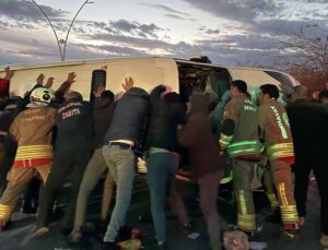 Hatay’da Tır ile Minibüs Çarpıştı: 1’i Ağır 18 Yaralı