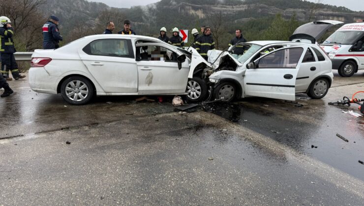 Burdur’da iki otomobil çarpıştı: 7 ölü, 6 yaralı