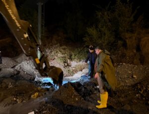 Hatay Dörtyol’da heyelan: Ev ve otomobil zarar gördü