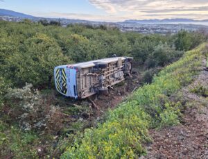 Hatay Samandağ’da Öğrenci Servisi Devrildi: 9 Yaralı