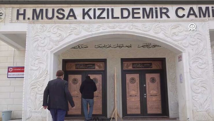 Şanlıurfa’da Camide Tavan Alçısı Cemaatin Üzerine Düştü