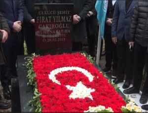 Fırat Yılmaz Çakıroğlu, ölümünün 11. yılında İzmir Bornova’daki mezarı başında anıldı