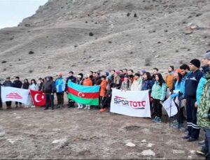Hocalı Katliamı Haça Dağı Zirvesinde Anıldı