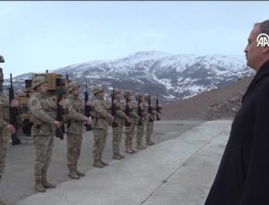 Ağrı Valisi Önder Bozkurt, Ağrı Dağı’ndaki Komando Üssünde Komandolarla İftar Yaptı