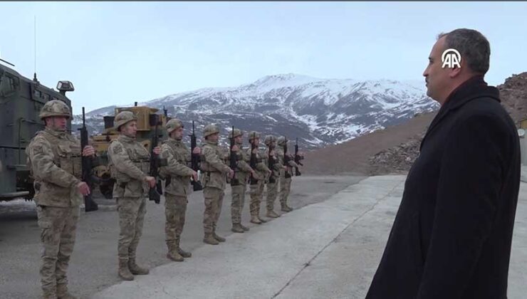 Ağrı Valisi Önder Bozkurt, Ağrı Dağı’ndaki Komando Üssünde Komandolarla İftar Yaptı