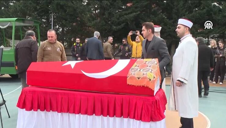 Öğrencisinin bıçaklı saldırısında hayatını kaybeden öğretmen için okulunda tören düzenlendi