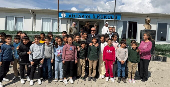 Fatih Terim Hatay’da Depremzede Çocuklarla Buluştu