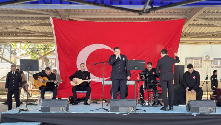 Hatay’da Görevli Polislerin Müzik Topluluğu Gönüllere Dokundu